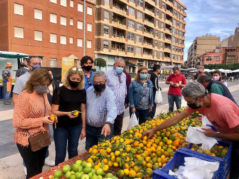 Almassora inaugura la X edición del ‘Mercat de la Taronja’ en la plaza de España