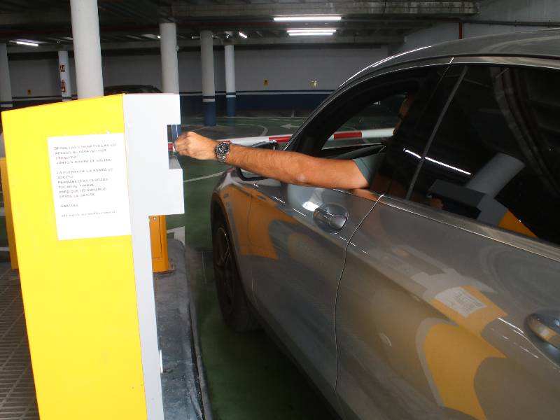 Onda reparte 7.200 tickets a los comercios locales canjeables por una hora gratuita en el parking de la plaza España