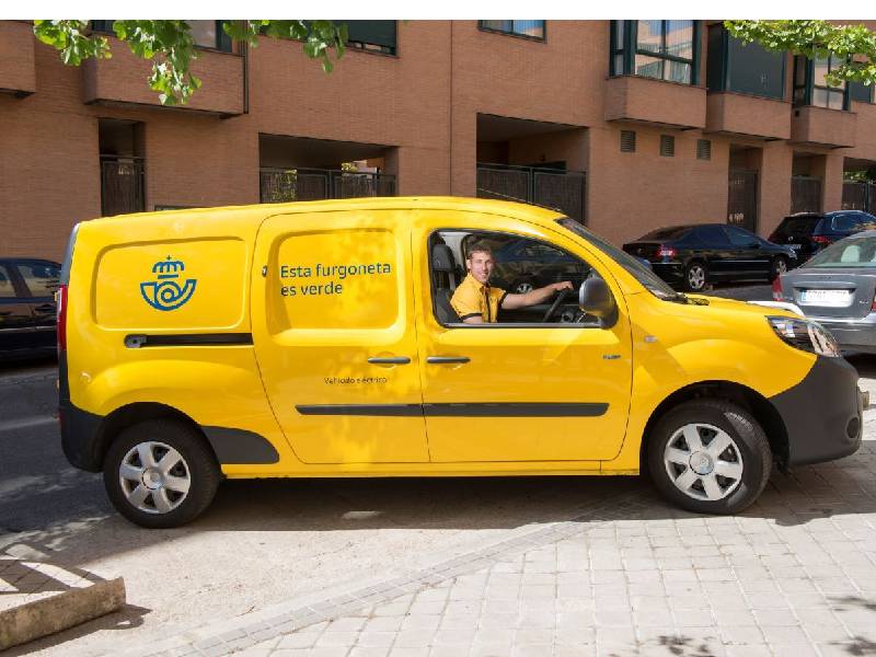 Correos distribuirá en diciembre 220 nuevas furgonetas ecológicas