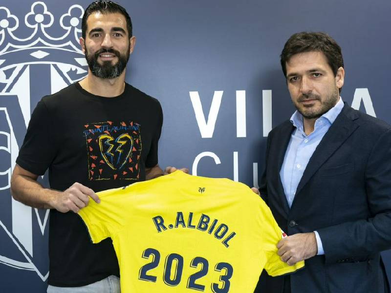 Raúl Albiol renueva con el Villarreal CF hasta el 2023