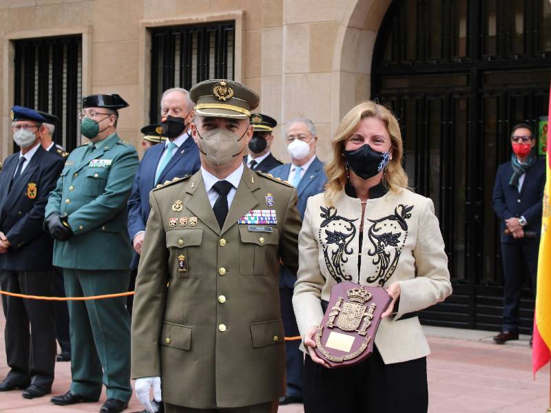 Castellón recibe el premio a la colaboración en el Día de la Subdelegación de Defensa