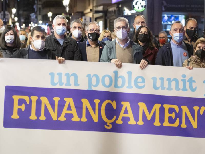 José Martí acude a la manifestación para exigir que la Comunitat Valenciana tenga una financiación justa que permita que la provincia disponga de mejores servicios públicos