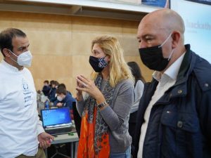 Amparo Marco visita los grupos de trabajo infantiles del Hackathon-Facsa 2021 en su segunda jornada