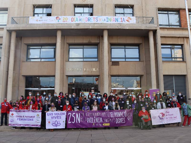 Vila-real clama contra les violències masclistes en la commemoració del 25N