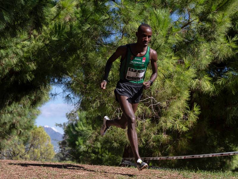 Recital del atleta del Playas Rodrige Kwizera en el   “World Atthletics Cross Country Tour Gold” celebrado en Soria