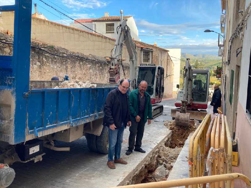 El Ayuntamiento de les Useres  instala un colector de aguas  pluviales en la calle Sant Antoni