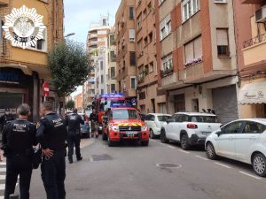 Policía Local de Castellón y Bomberos Municipales colaboran en la extinción de dos incendios producidos en una vivienda y en un restaurante de Castellón