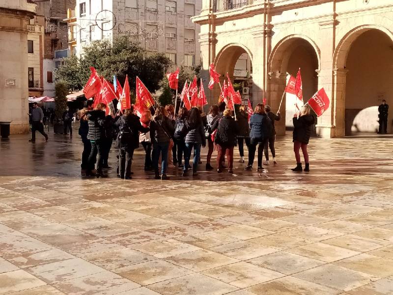 «Las limpiadoras» de Castellón en su segundo día de huelga