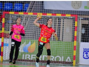 La jugadora Lara González se pierde el Mundial de Balonmano Femenino por una lesión