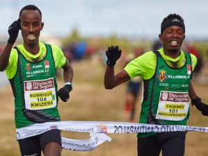 Rodrigue Kwizera y Thierry Ndikumwenayo ente los favoritos al triunfo en el cross internacional de venta de baños.