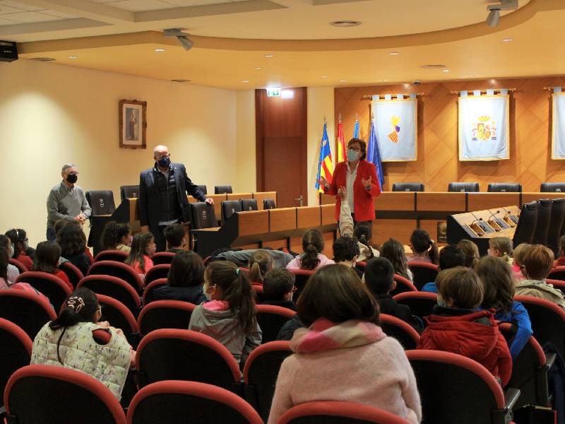 El alumnado de Primaria del Colegio Penyagolosa visita el  Ayuntamiento de Burriana