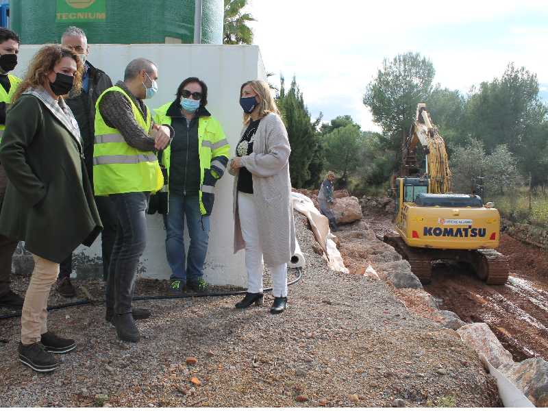 Benicàssim repara el talud de la tubería de agua potable que alimenta el depósito de La Parreta