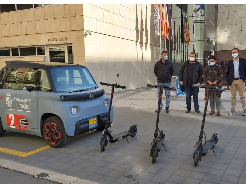 Onda adquiere un vehículo eléctrico y cuatro patinetes para favorecer la movilidad sostenible