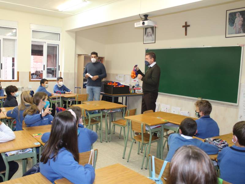 Nules promociona la Clemenules entre los más pequeños de la localidad