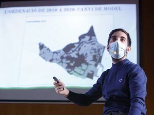 Navarro subraya que la Marjaleria tiene un horizonte para equilibrar los usos ambiental, agrario y residencial y frenar su degradación