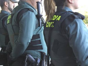 La Guardia Civil de Castellón detiene a tres personas que estafaron vía online 725€ a un vecino de Benicassim