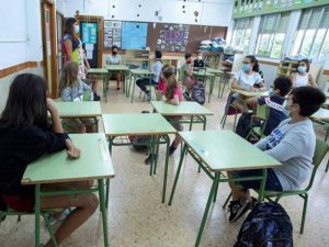 Confinados 69 grupos de 33 centros educativos de la provincia de Castellón durante la última semana de enero