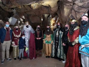 Los Reyes Magos llegan por Les Coves de Sant Josep a la Vall d’Uixó