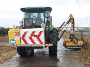 Vila-real intensifica la mejora de vías rurales con el desbroce y limpieza de cunetas en quince caminos