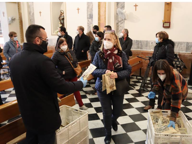 Vila-real commemora la festa de Sant Antoni amb la missa i repartiment de panets a l’ermita de la Mare de Déu de Gràcia