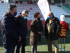 Onda homenajea al mítico jugador Enrique Saura y dará su nombre al campo municipal de La Serratella