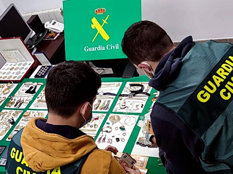 La Guardia Civil detiene a 10 personas y esclarece 16 robos en viviendas de la localidad de Burriana