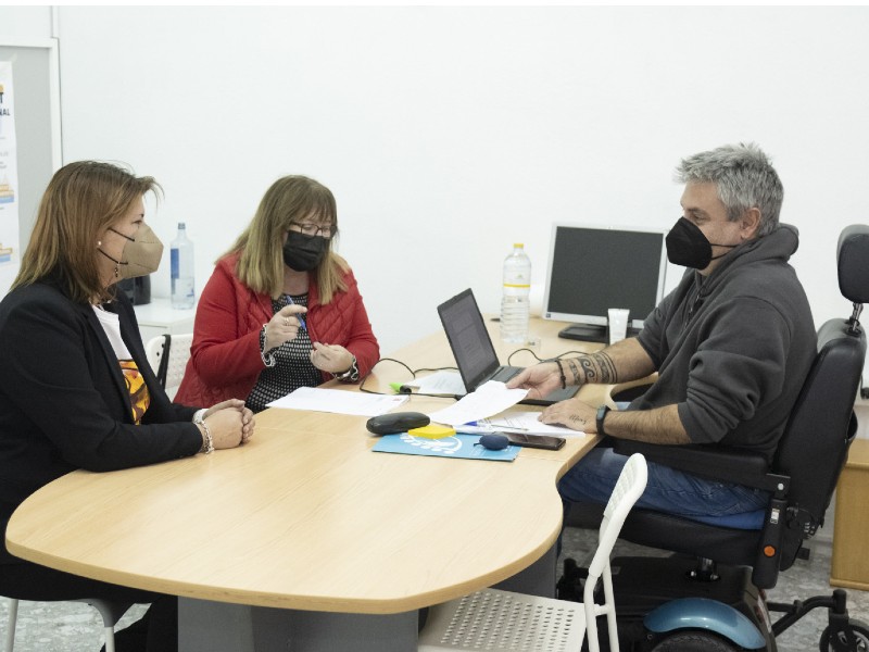 Puerta alaba la labor de la Oficina Vida Independiente de Castellón de Diputación «en su lucha por la igualdad para personas con diversidad funcional»