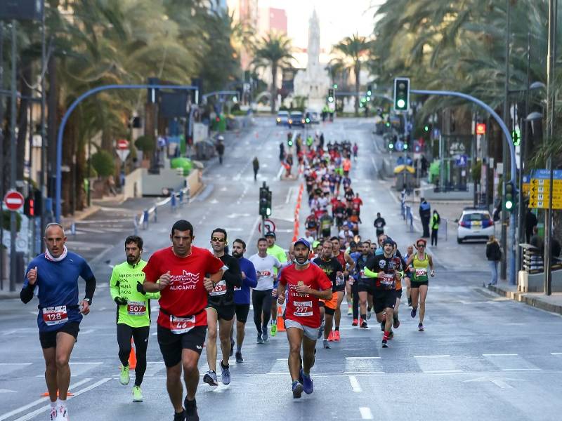 La «Carrera de los Castillos» vuelve a Alicante con 900 participantes