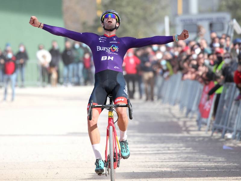 Felipe Orts revalida el título nacional de ciclocrós