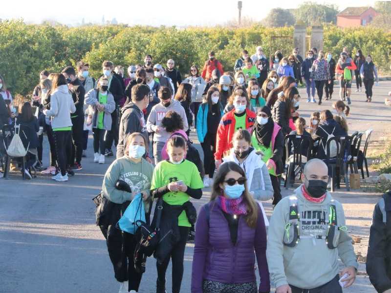 Los burrianenses recorren de nuevo, tras la pandemia, los 25 kilómetros de la ‘Volta a les Ermites’ entre naranjos y el mar