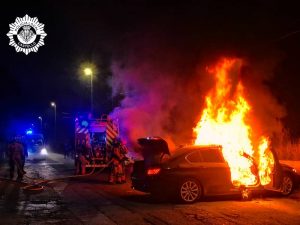 Cuatro personas heridas y un coche incendiado por un accidente en la cuadra Segunda de Castellón