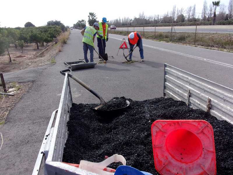 Almassora arregla los baches de varios caminos rurales como La Molineta, La Ratlla o Vora Riu