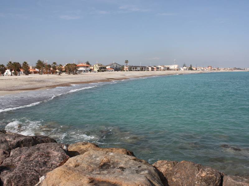 El Puerto de Castellón aportará a la playa de Almassora 1 km de arena para proteger su costa