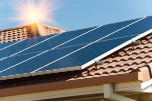 Castellón estudia simplificar los requisitos para rebajar el IBI a quienes instalen placas fotovoltaicas en casa