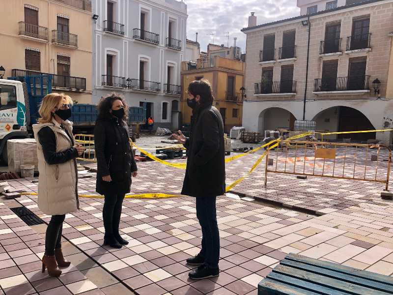 La renovada plaza de La Vila de Almassora podrá estar lista para las fiestas de mayo