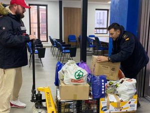 Sant Jordi envía seis palés con ayuda humanitaria para Ucrania gracias a la colaboración vecinal