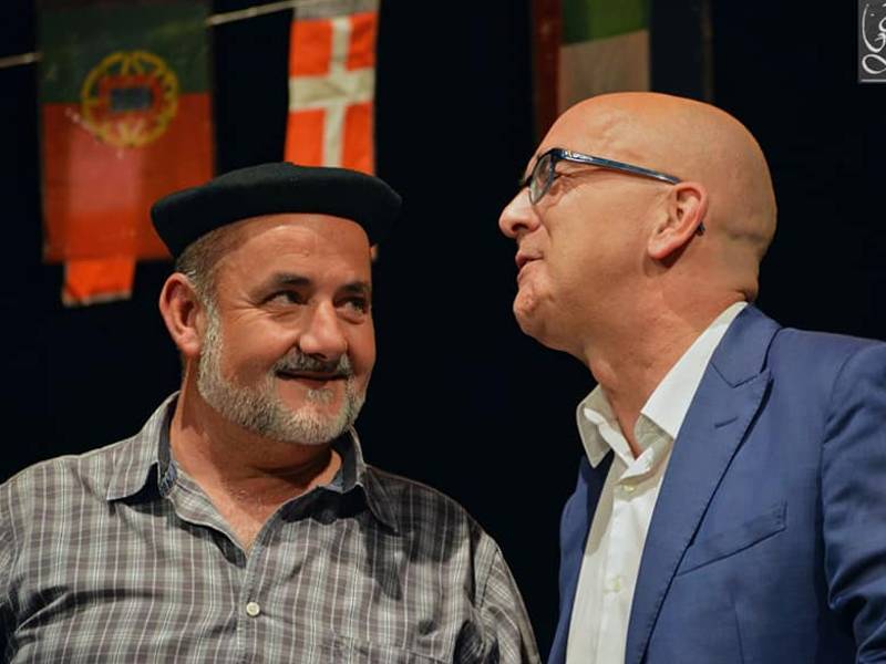 “Amigos del teatro” gana el concurso nacional Raúl Fernández de teatro amateur de Torrevieja con «Un mes tú, un mes yo».