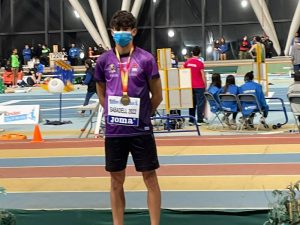 David Gadea campeón de España sub16 de 60 metros vallas en pista cubierta