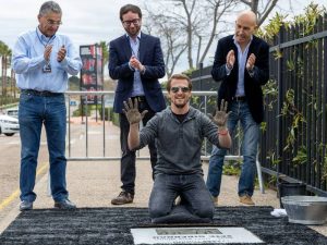 Sete Gibernau deja sus huellas en el paseo de la fama del Circuit Ricardo Tormo