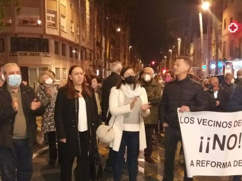 Miembros de VOX se reúnen con el representante del Colegio de Ingenieros de Caminos de la Comunidad Valenciana