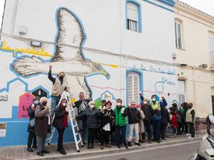 Colegios, vecinos y asociaciones del Grau participan en el mural del proyecto ‘Ciudad Feliz’