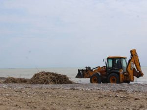 Burriana limpia y prepara sus playas y zona marítima para Semana Santa y Pascua