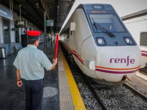 Renfe apuesta por espacios cardioprotegidos en su flota