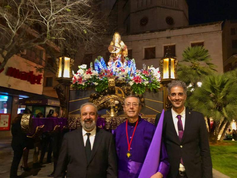 Representación municipal en el Viernes Santo de la Cofradía Santa María Magdalena