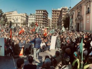 Miles de valencianos piden la dimisión de Ximo Puig y Pedro Sánchez en el acto de protesta de Solidaridad y VOX celebrado en la Plaza de la Virgen