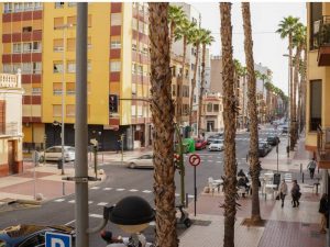 Un conjunto de vecinos para las obras de rehabilitación de la Avenida de Lidón