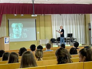 Salvador Macip visita el Instituto de Bachillerato de Benicarló