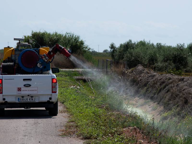 Diputación fortalece esta semana la fumigación terrestre contra los mosquitos en las localidades de la costa