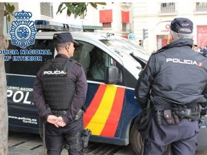 Detenido por intentar cortarle el cuello a su padrastro con una cuchilla de afeitar en Mislata-Valencia