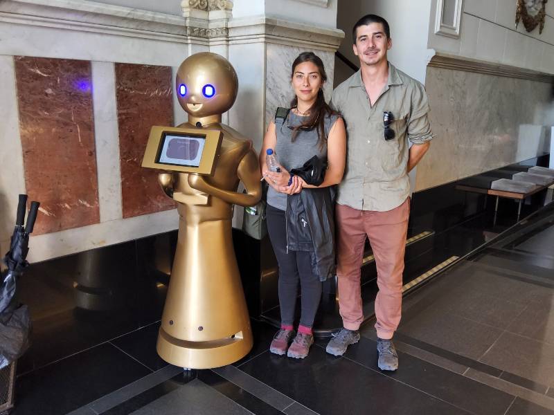 La UJI experimenta con robots en hoteles